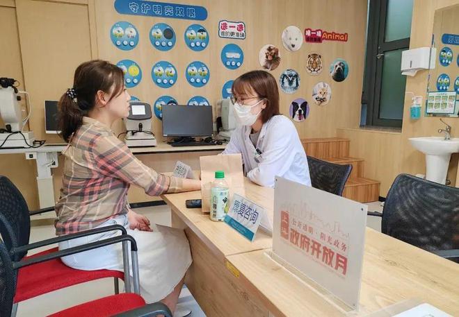 市民代表走进这家示范性社区康复中心……(图2)