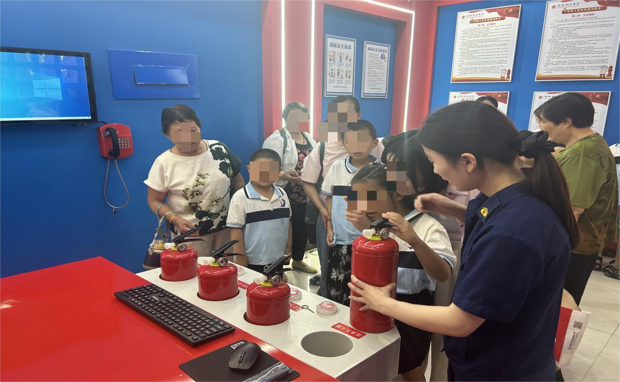 市残疾人康复中心走进高新区消防救援大队开展社会实践活动(图2)