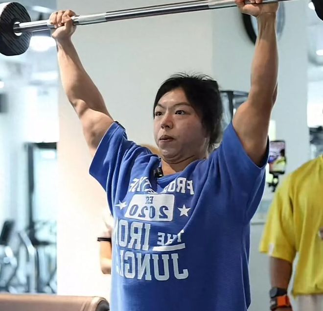 健身圈“502紧身裤”事件曝光：男子花1500元上女私教课却被网暴“X骚扰”！(图2)