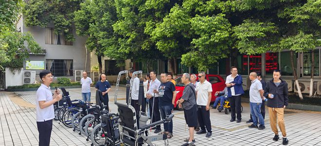 科技助残传递温暖德阳举办残疾人基本型辅助器具科普活动(图1)