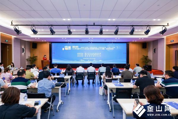 深耕镇江热土书写金融担当南京银行镇江分行助力地方高质量发展(图1)