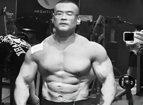 38岁健美选手刘一阳去世！疑因心梗猝死是大学副教授(图1)