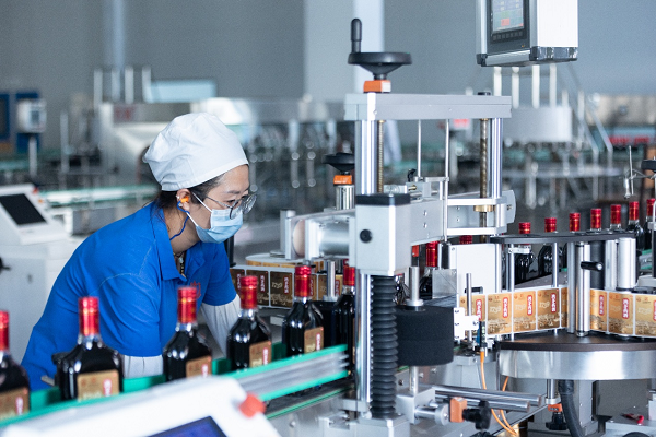 鸿茅药酒荣膺“2024-2025家庭常备药上榜品牌”百年非遗品质护航家庭健康(图3)