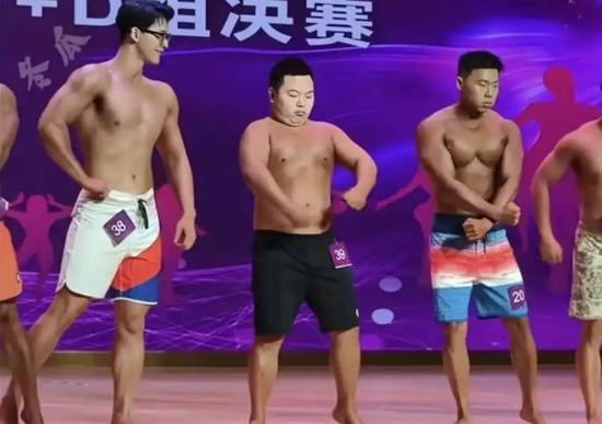 175斤“小胖子”参加健美比赛拿下线上人气冠军(图2)