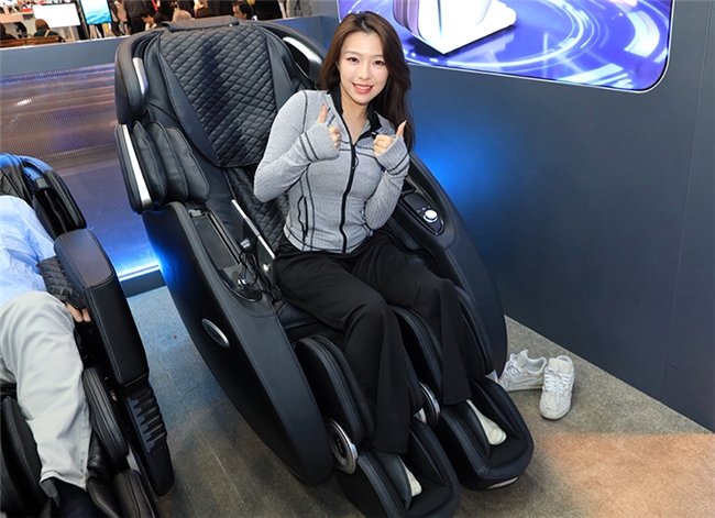 荣泰旗下品牌Aront亮相CES2026四款健康黑科技产品征服众多老外(图3)