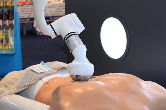 荣泰旗下品牌Aront亮相CES2026四款健康黑科技产品征服众多老外(图6)