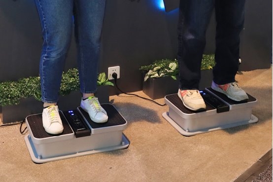 荣泰旗下品牌Aront亮相CES2026四款健康黑科技产品征服众多老外(图7)