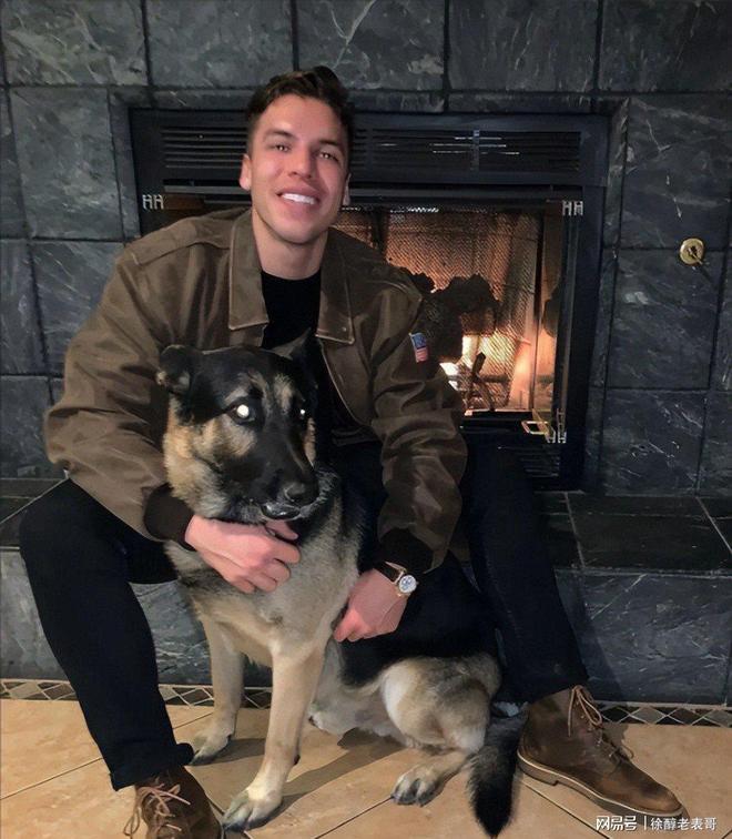 施瓦辛格28岁私生子参赛健美赛亲妈是保姆网友：长一样！(图3)