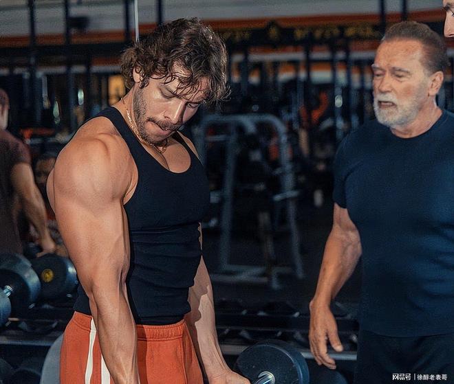 施瓦辛格28岁私生子参赛健美赛亲妈是保姆网友：长一样！(图5)