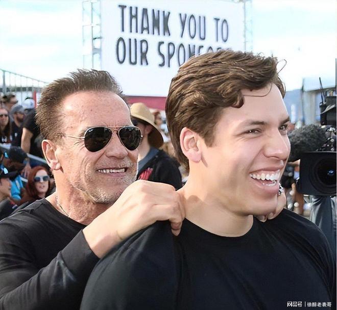 施瓦辛格28岁私生子参赛健美赛亲妈是保姆网友：长一样！(图8)