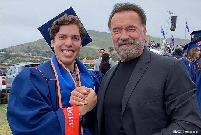 施瓦辛格28岁私生子参赛健美赛亲妈是保姆网友：长一样！(图6)