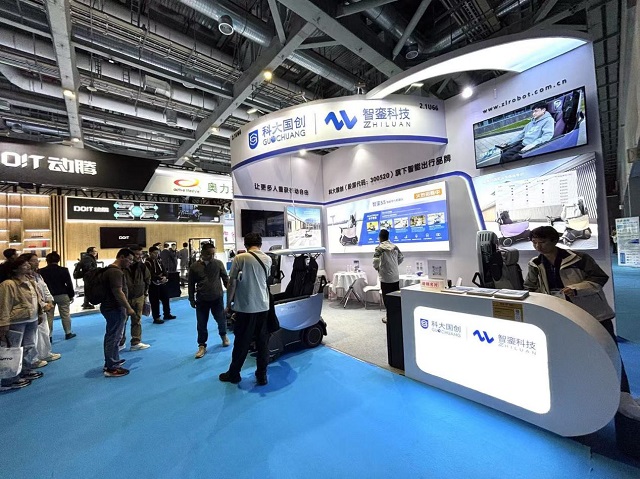 直击2026CMEF科大国创智能助行机器人爆火(图1)